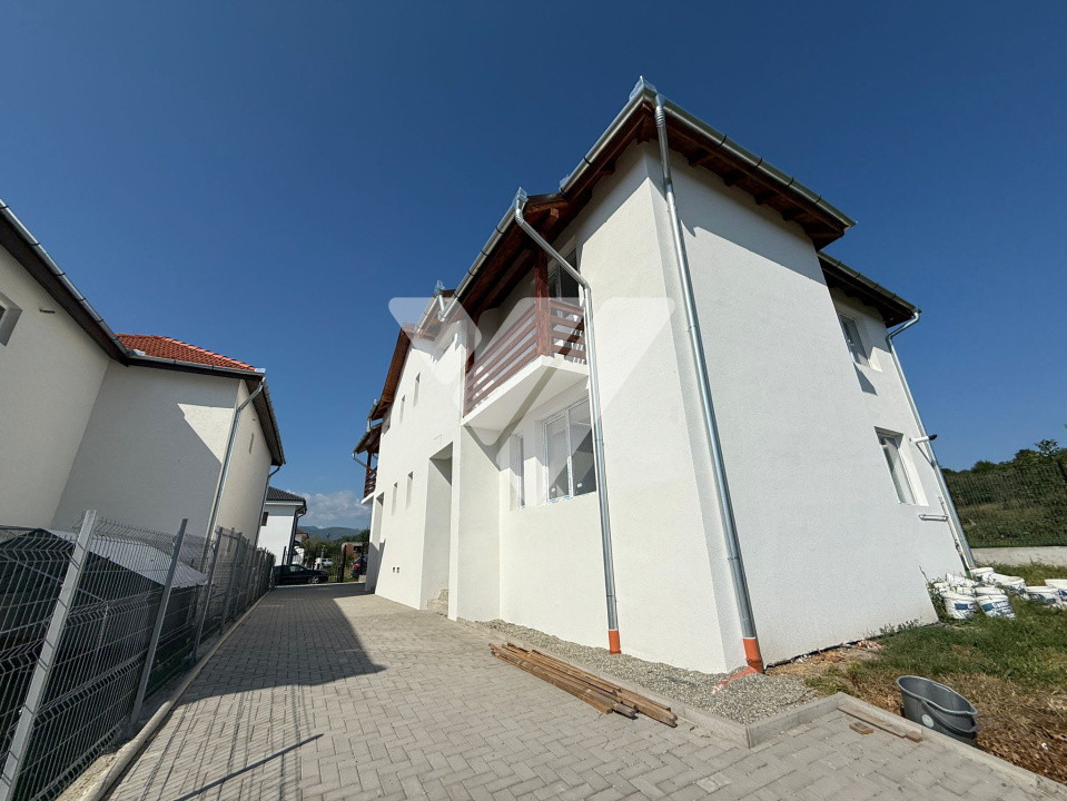 Casa tip duplex 5 camere si teren 250 mp de vanzare in Cisnadie Sibiu