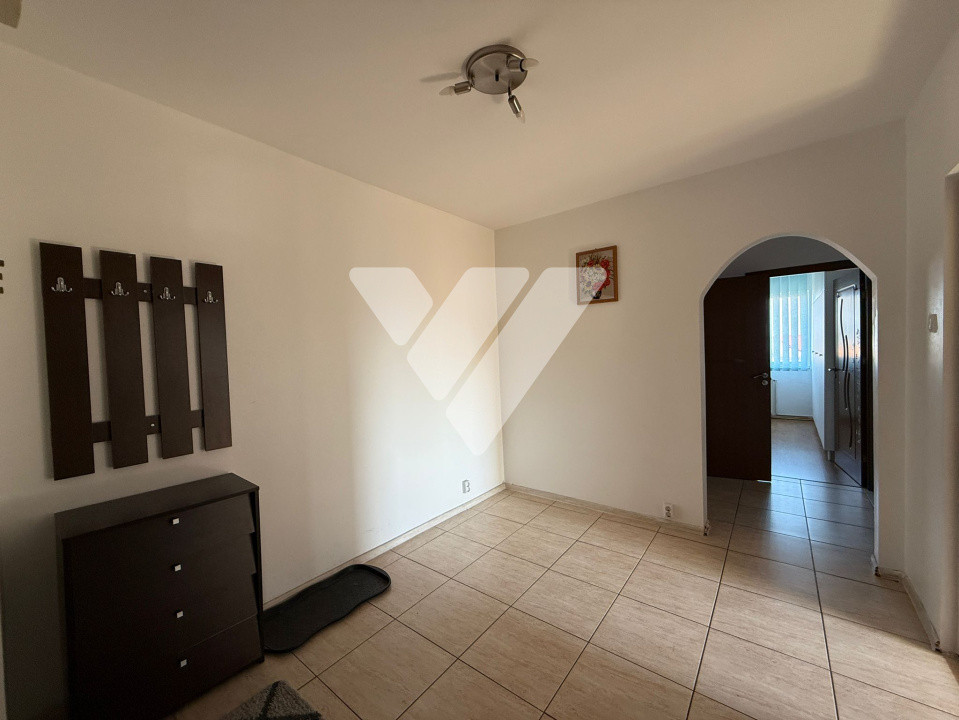 Apartament cu 3 camere decomandat, de inchiriat - zona Vasile Aaron