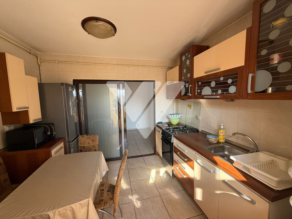 Apartament cu 3 camere decomandat, de inchiriat - zona Vasile Aaron
