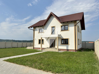 Casa moderna 5 camere si teren 740 mp de vanzare in Cristian Sibiu