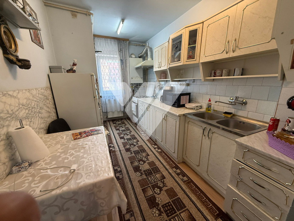 Apartament 3 camere decomandat etaj 2 zona Vasile Aaron Sibiu 