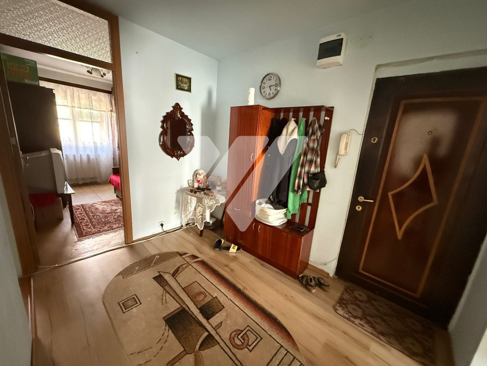 Apartament 3 camere decomandat etaj 2 zona Vasile Aaron Sibiu 