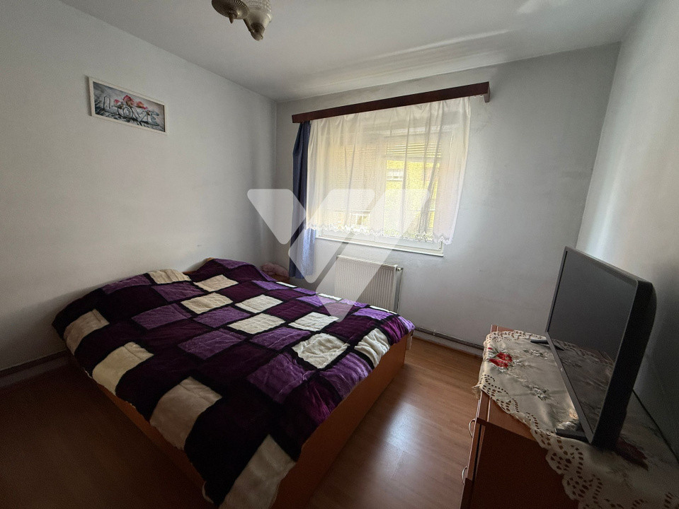 Apartament 3 camere decomandat etaj 2 zona Vasile Aaron Sibiu 