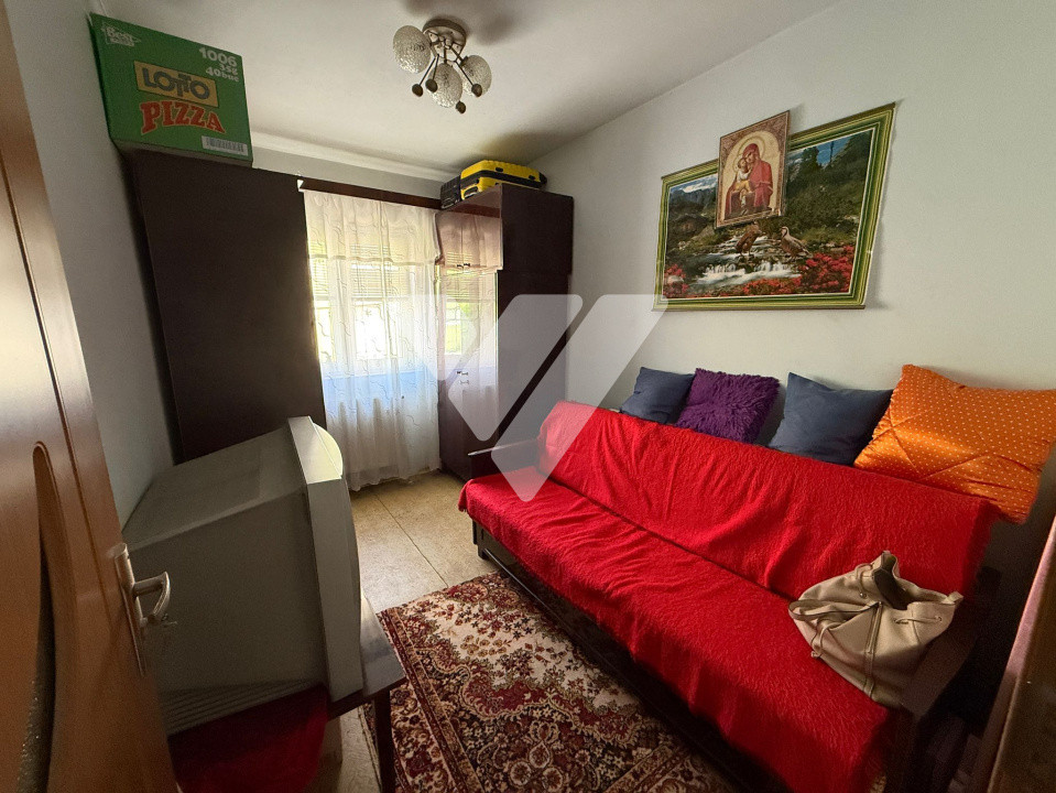 Apartament 3 camere decomandat etaj 2 zona Vasile Aaron Sibiu 