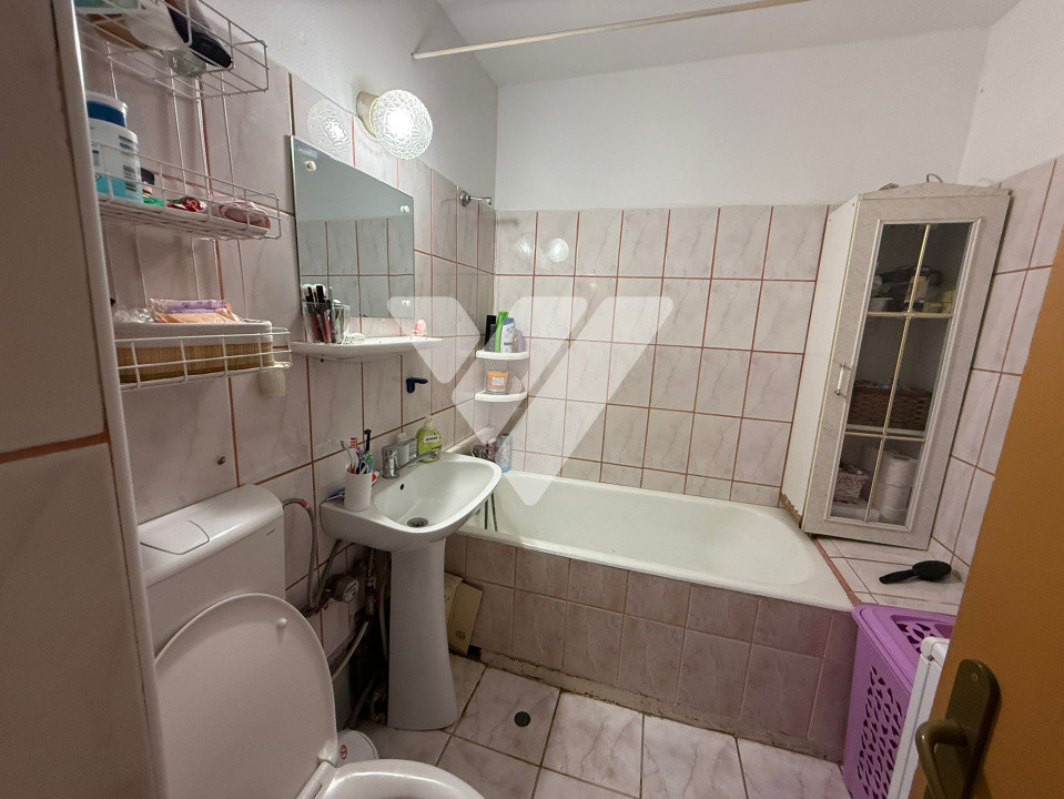 Apartament 3 camere decomandat etaj 2 zona Vasile Aaron Sibiu 
