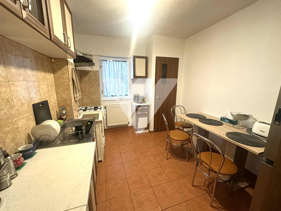 Apartament 3 camere 2 bai mobilat etaj 3 zona Vasile Aaron Sibiu