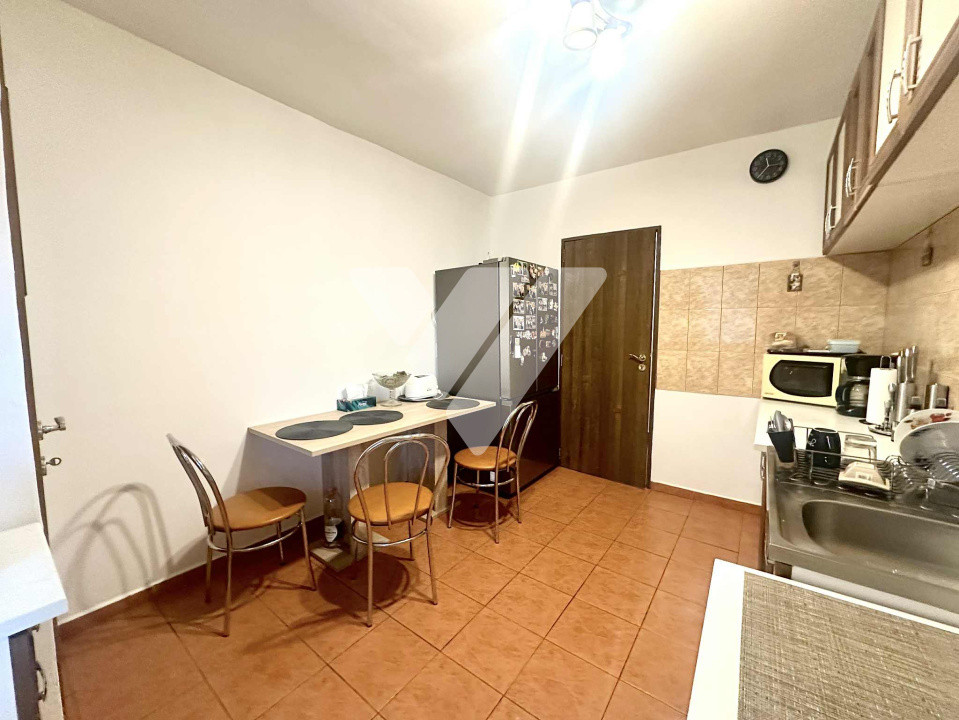 Apartament 3 camere 2 bai mobilat etaj 3 zona Vasile Aaron Sibiu