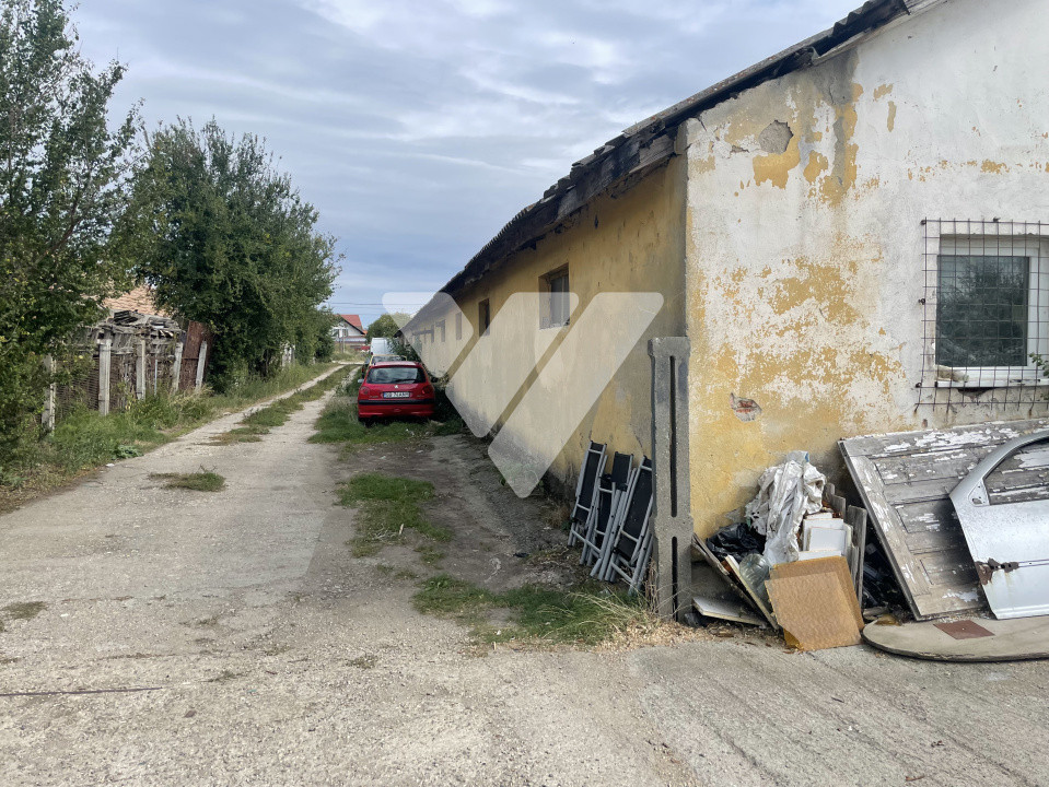 Teren intravilan industrial 1796 mp cu hala de 736 mp utili Sibiu