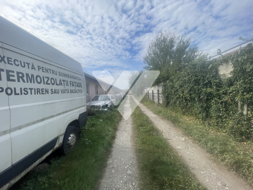 Teren intravilan industrial 1796 mp cu hala de 736 mp utili Sibiu