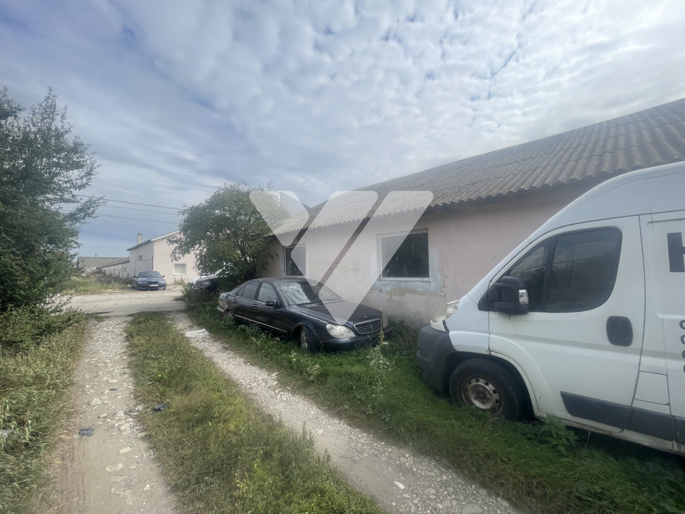 Teren intravilan industrial 1796 mp cu hala de 736 mp utili Sibiu