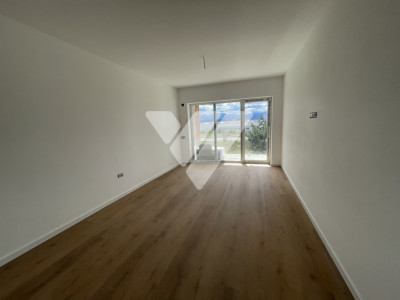 Apartament cu 3 camere 2 bai, etaj 1 zona Vest Sibiu