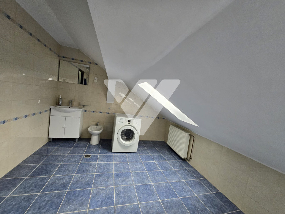Apartament tip mansarda 3 camere de vanzare Zona Strand
