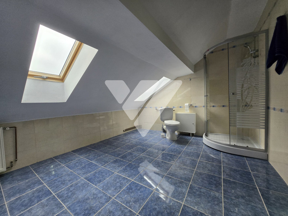 Apartament tip mansarda 3 camere de vanzare Zona Strand