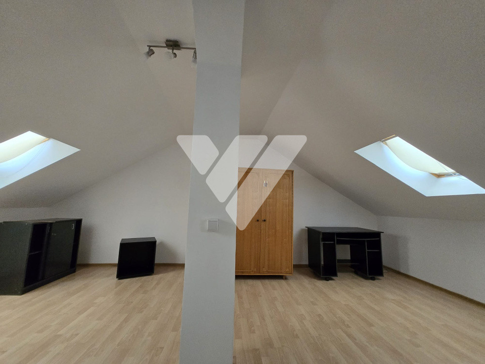 Apartament tip mansarda 3 camere de vanzare Zona Strand