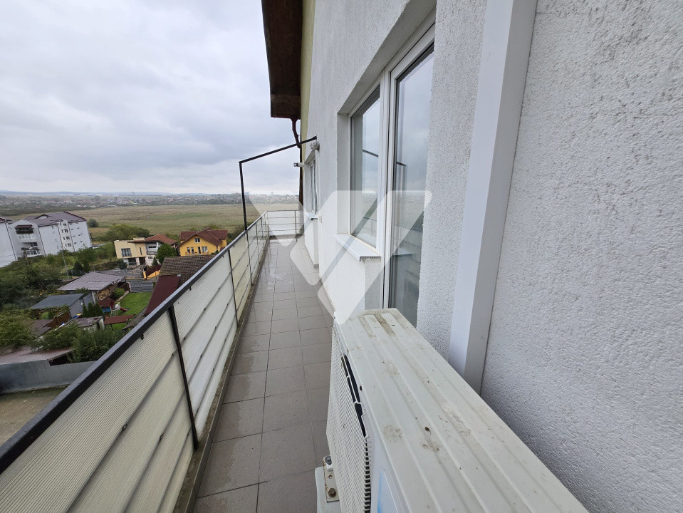 Apartament tip mansarda 3 camere de vanzare Zona Strand