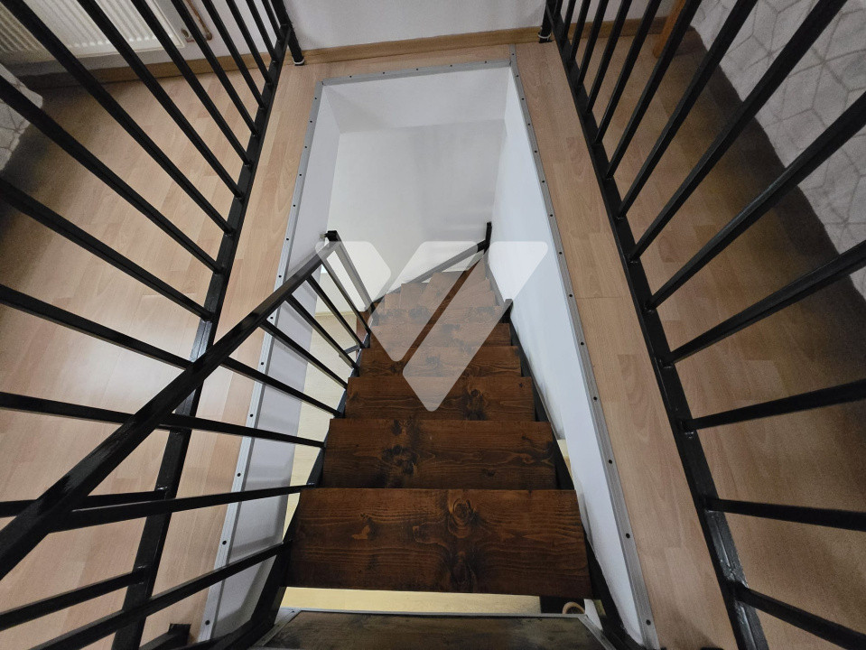 Apartament tip mansarda 3 camere de vanzare Zona Strand