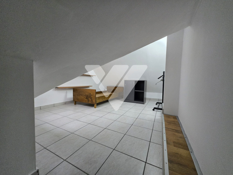 Apartament tip mansarda 3 camere de vanzare Zona Strand