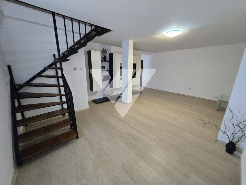 Apartament tip mansarda 3 camere de vanzare Zona Strand