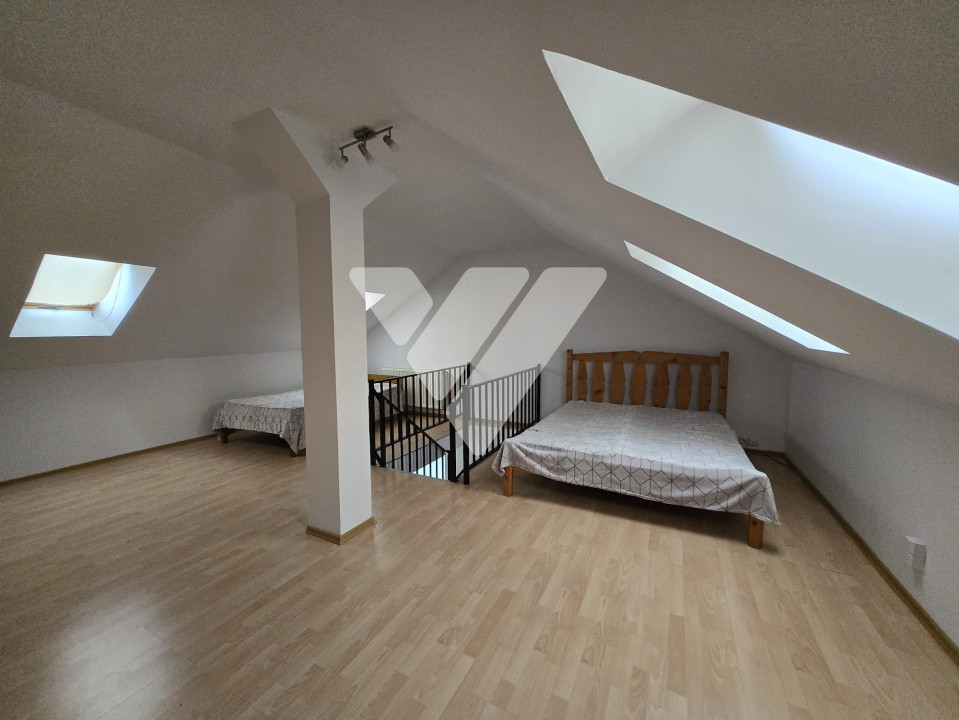 Apartament tip mansarda 3 camere de vanzare Zona Strand