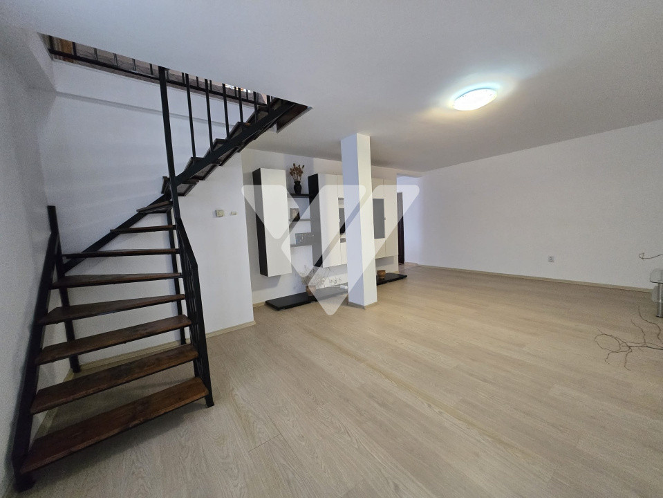 Apartament tip mansarda 3 camere de vanzare Zona Strand