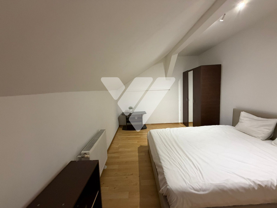 Apartament tip mansarda 3 camere zona Stefan cel mare
