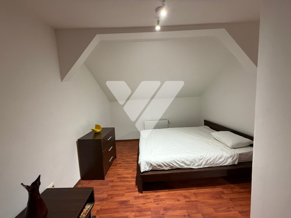 Apartament tip mansarda 3 camere zona Stefan cel mare