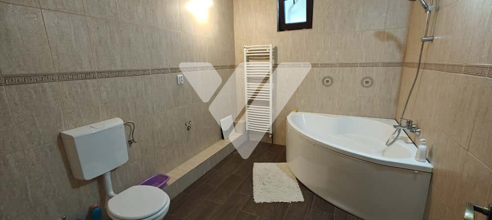 Casă individuală mobilată 6 camere și teren de 500 mp în Tălmaciu