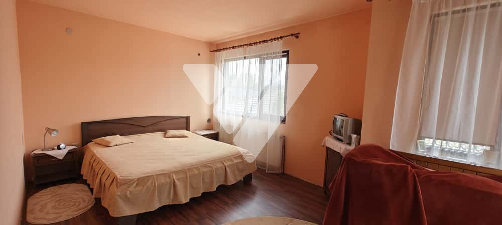 Casă individuală mobilată 6 camere și teren de 500 mp în Tălmaciu