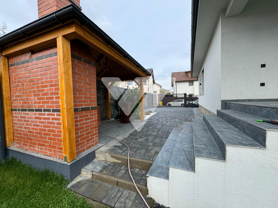 Casă individuală cu 6 camere și teren 490 mp în Șelimbăr Sibiu