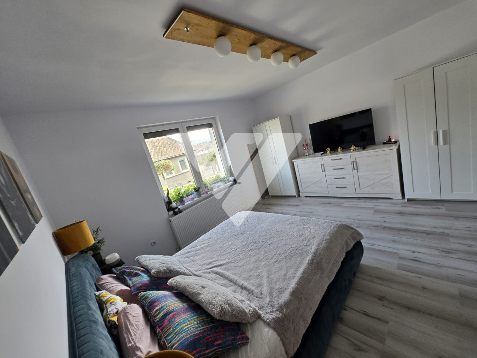 Casa individuala renovata 2 camere mobilata in Cisnadie Sibiu