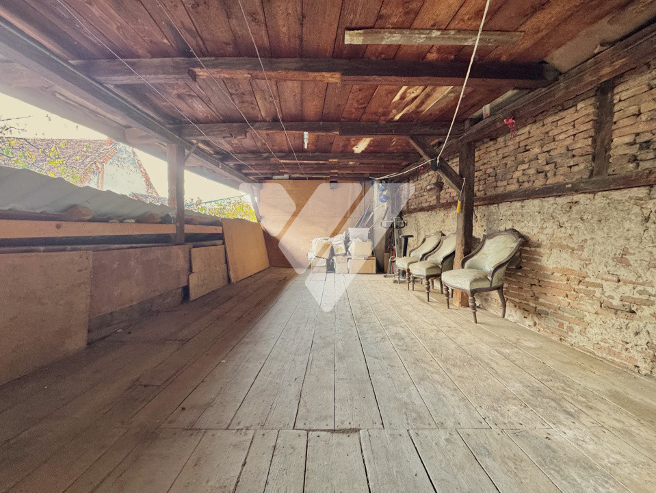 Apartament la casa, 60 mp utili + 30 mp terasa- ultracentral Cisnadie