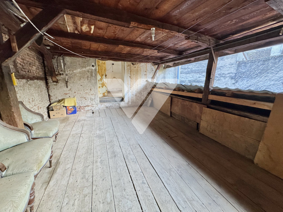 Apartament la casa, 60 mp utili + 30 mp terasa- ultracentral Cisnadie