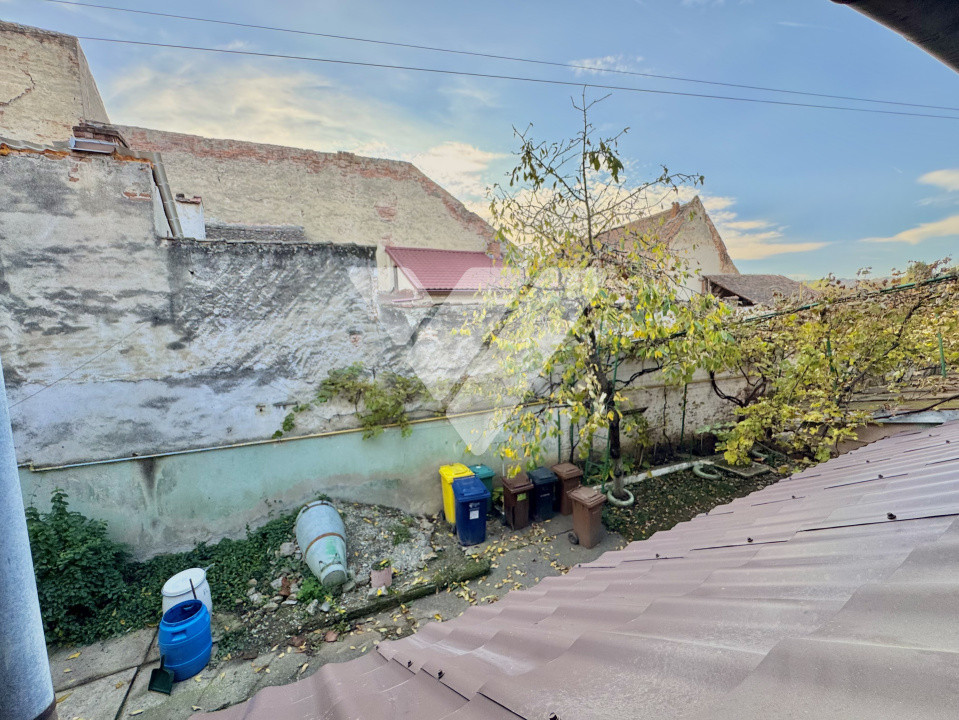 Apartament la casa, 60 mp utili + 30 mp terasa- ultracentral Cisnadie