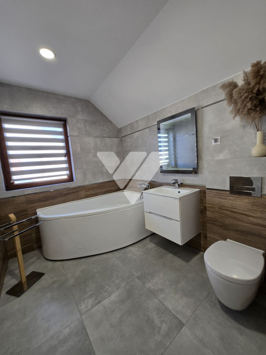 Duplex 150 mp, 4 camere, 3 dormitoare, 3 băi, curte proprie, Șelimbăr