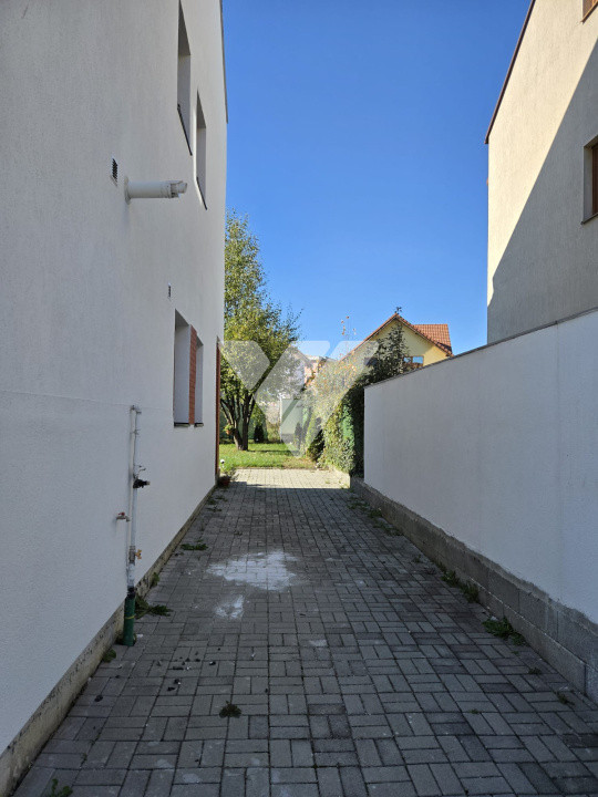 Duplex 150 mp, 4 camere, 3 dormitoare, 3 băi, curte proprie, Șelimbăr