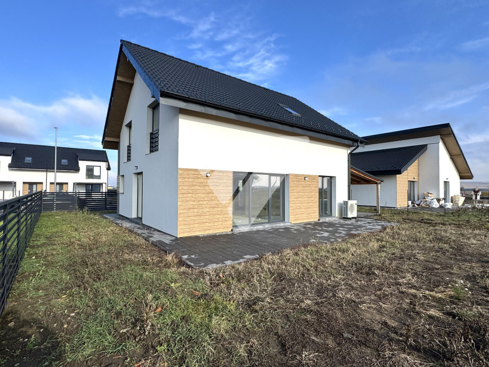 Casa individuala 5 camere si teren 465 mp in Sura Mica Sibiu