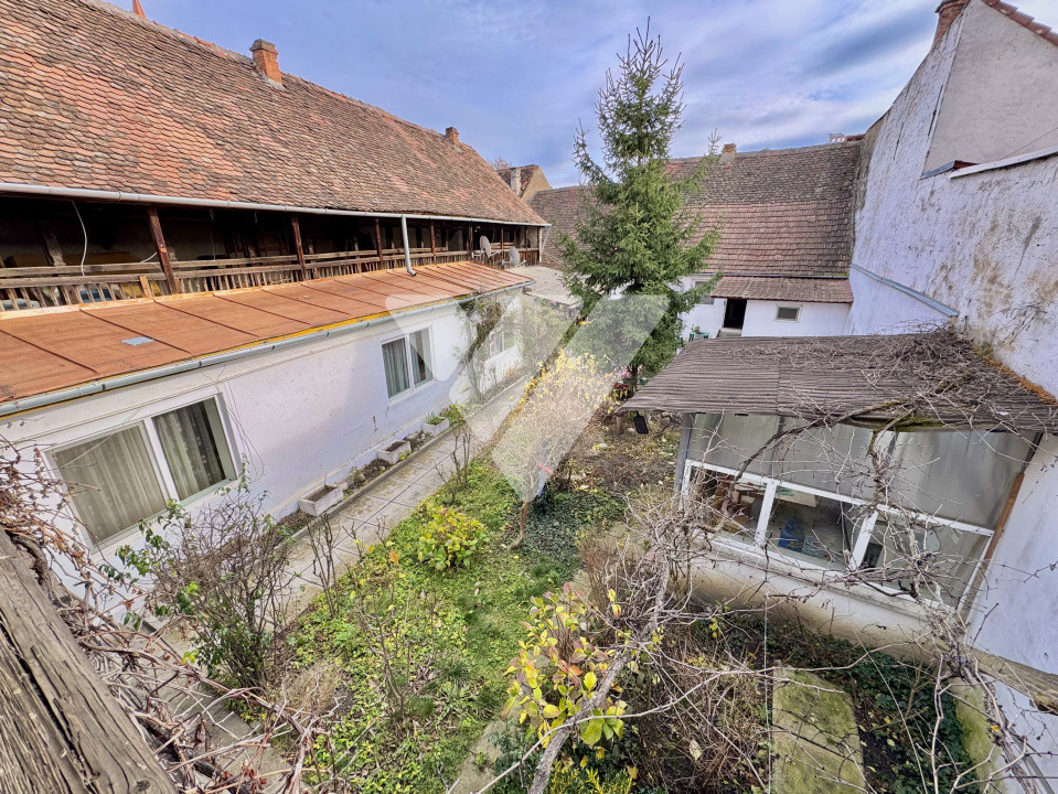 Casă 266 mp teren 800 mp - Cisnadie - pentru locuință sau pensiune