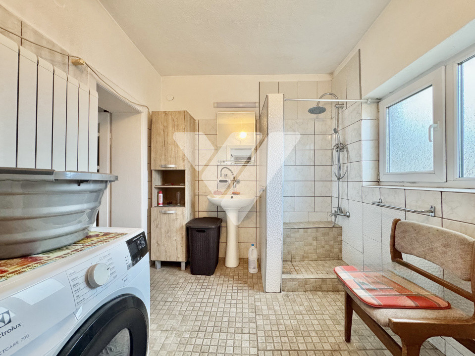 Casă 266 mp teren 800 mp - Cisnadie - pentru locuință sau pensiune