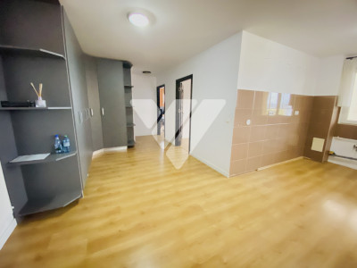 Apartament 3 camere 81 mp etaj 2 doua balcoane zona Aleea Streiu