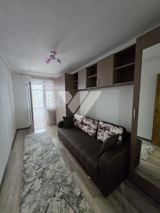 Apartament 3 camere si balcon, etaj 3 de vanzare in Sibiu
