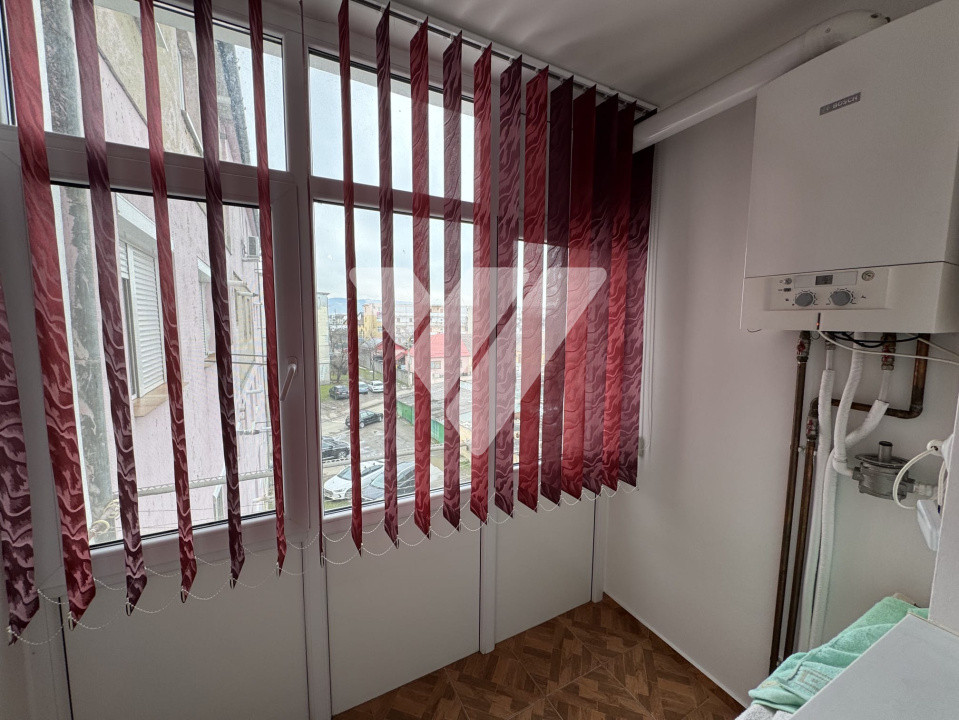 Apartament 3 camere si balcon etaj 3 de vanzare in Sibiu 