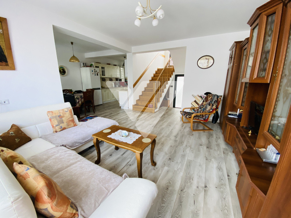 Casa triplex 4 camere mobilata de vanzare in Selimbar Sibiu