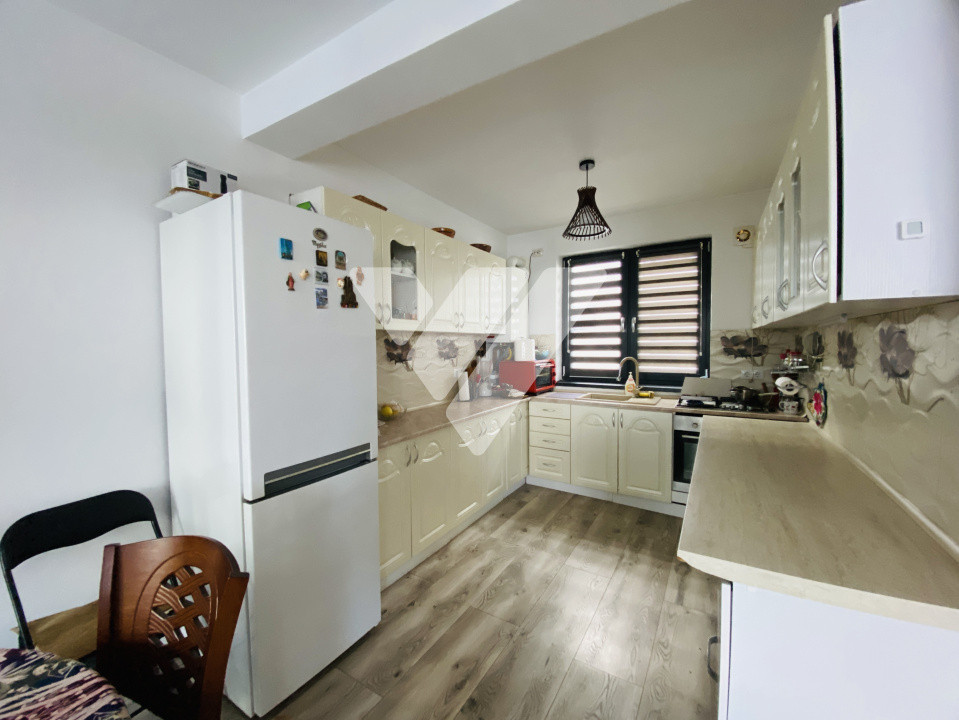 Casa triplex 4 camere mobilata de vanzare in Selimbar Sibiu