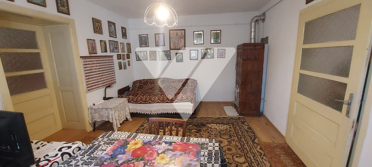 Casa individuala din 2 corpuri ,6 camere, 2 bai, 3 pivnite, 2109 mp, Rusi ,Sibiu