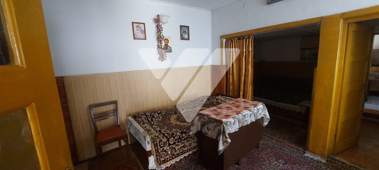 Casa individuala din 2 corpuri ,6 camere, 2 bai, 3 pivnite, 2109 mp, Rusi ,Sibiu