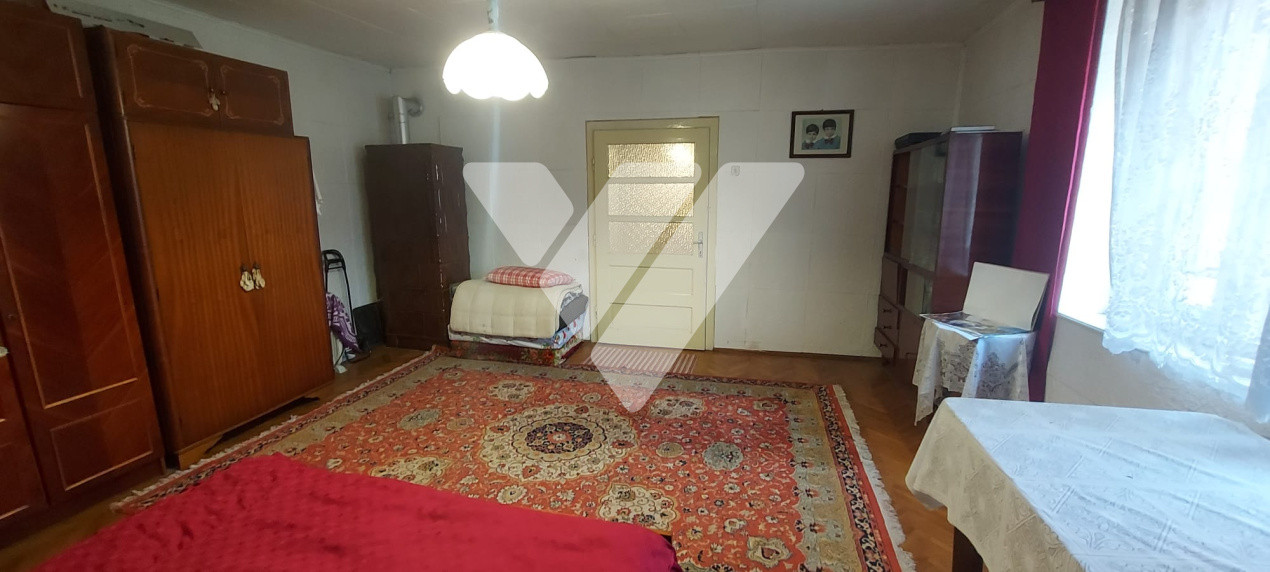 Casa individuala din 2 corpuri ,6 camere, 2 bai, 3 pivnite, 2109 mp, Rusi ,Sibiu