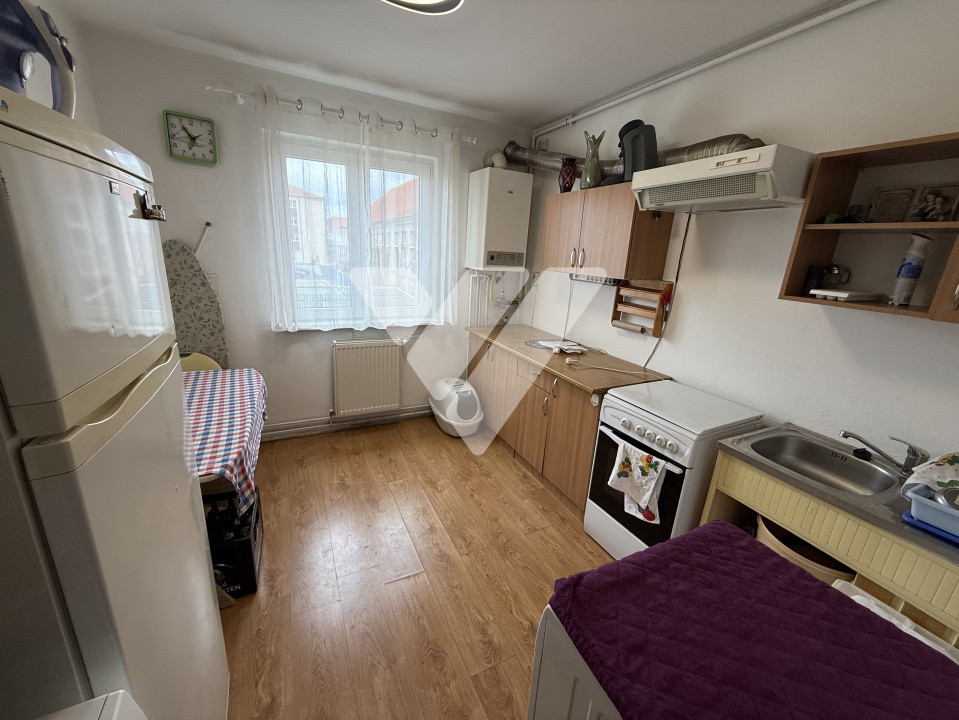 Garsoniera decomandata etaj 1 zona Terezian Sibiu