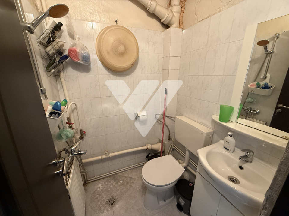 Garsoniera decomandata etaj 1 zona Terezian Sibiu