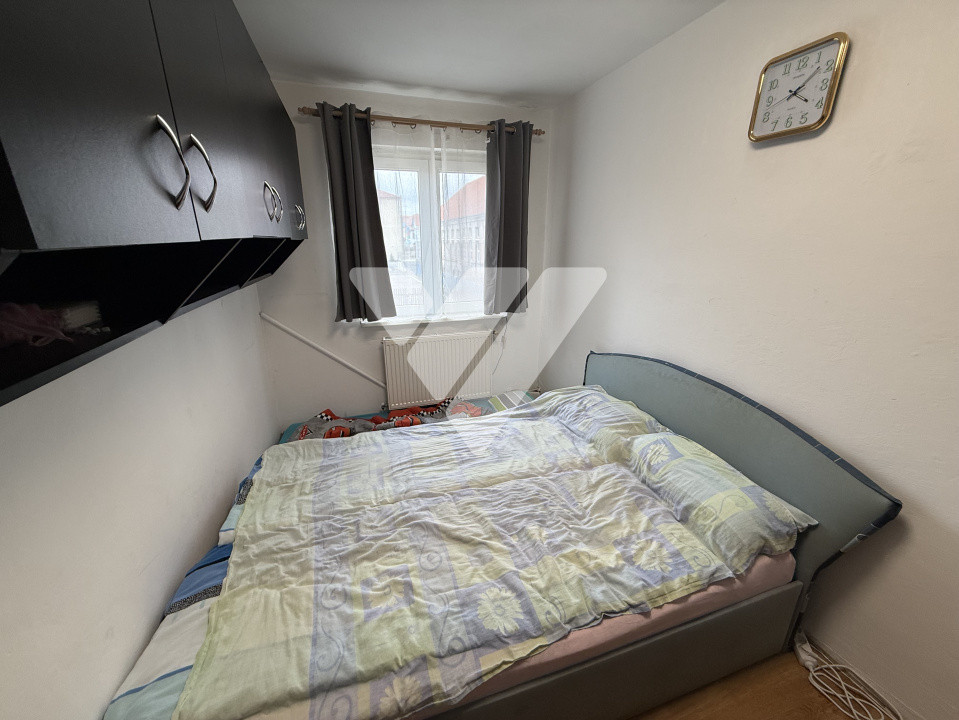 Garsoniera decomandata etaj 1 zona Terezian Sibiu