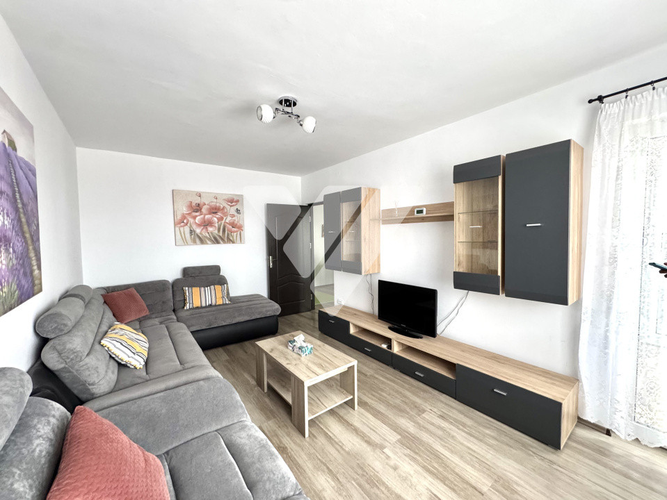 Apartament renovat 3 camere mobilat, etaj 5, lift - Vasile Aaron Sibiu